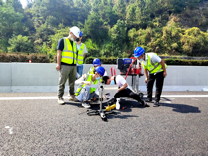 吉康改擴建C1標率先完成全線首段主線路基、路面分段交工驗收 (1)